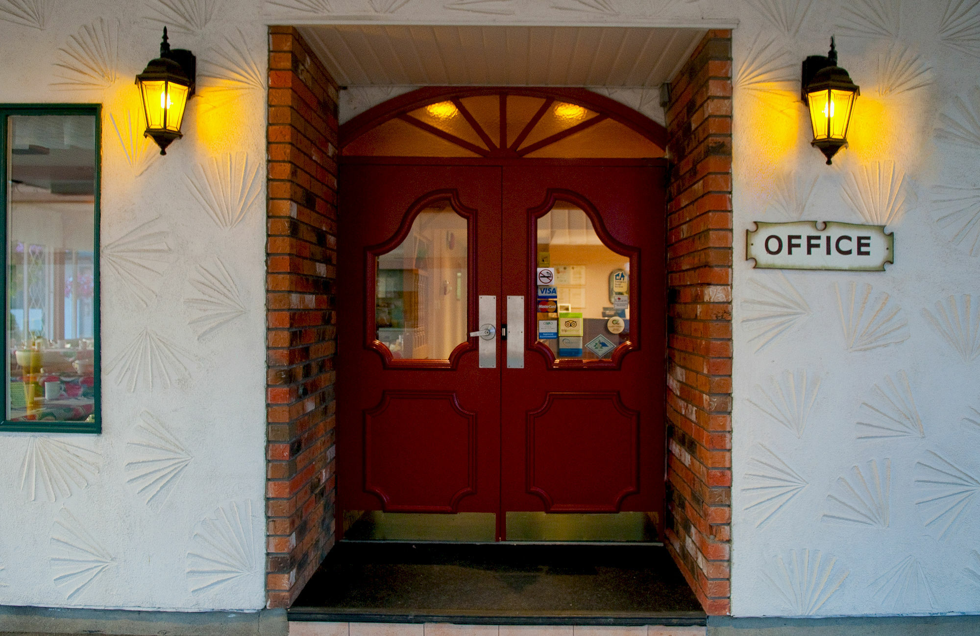 Grama'S Inn プリンスジョージ エクステリア 写真